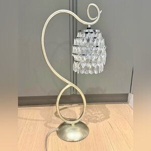 Elegant Gold Table Lamp with Crystal Accents
